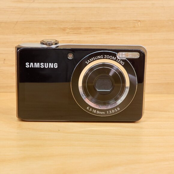 Samsung PL100 12.2MP Digital Camera, front LCD Display for selfie and Kids photo - Picture 1 of 9